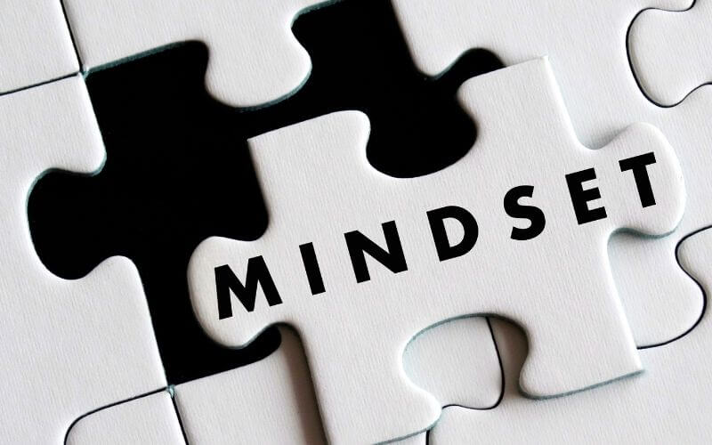 Mindset text on missing puzzle. 
